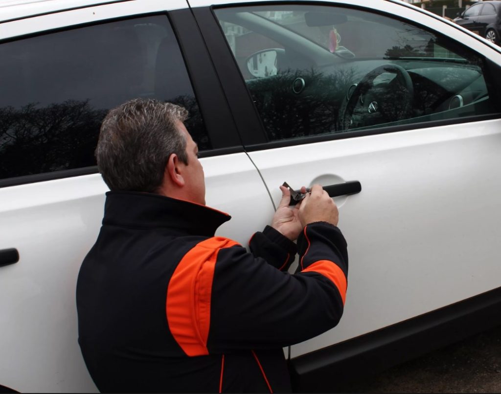 Срочное открытие дверей автомобиля в Куйбышеве